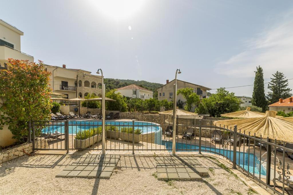 Apartment Carica Slatine Exterior photo